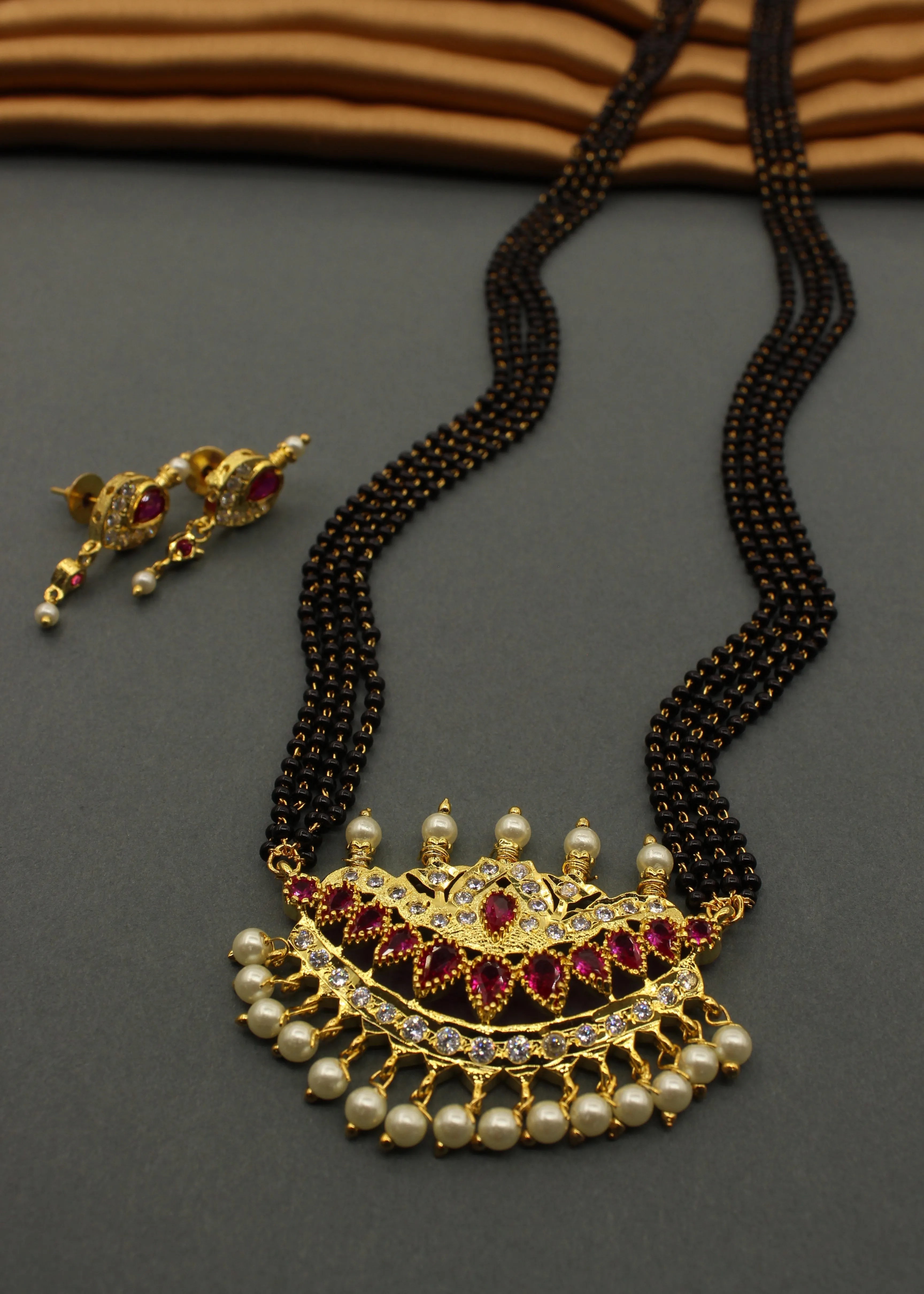 GRACEFUL DESIGNER MANGALSUTRA SET