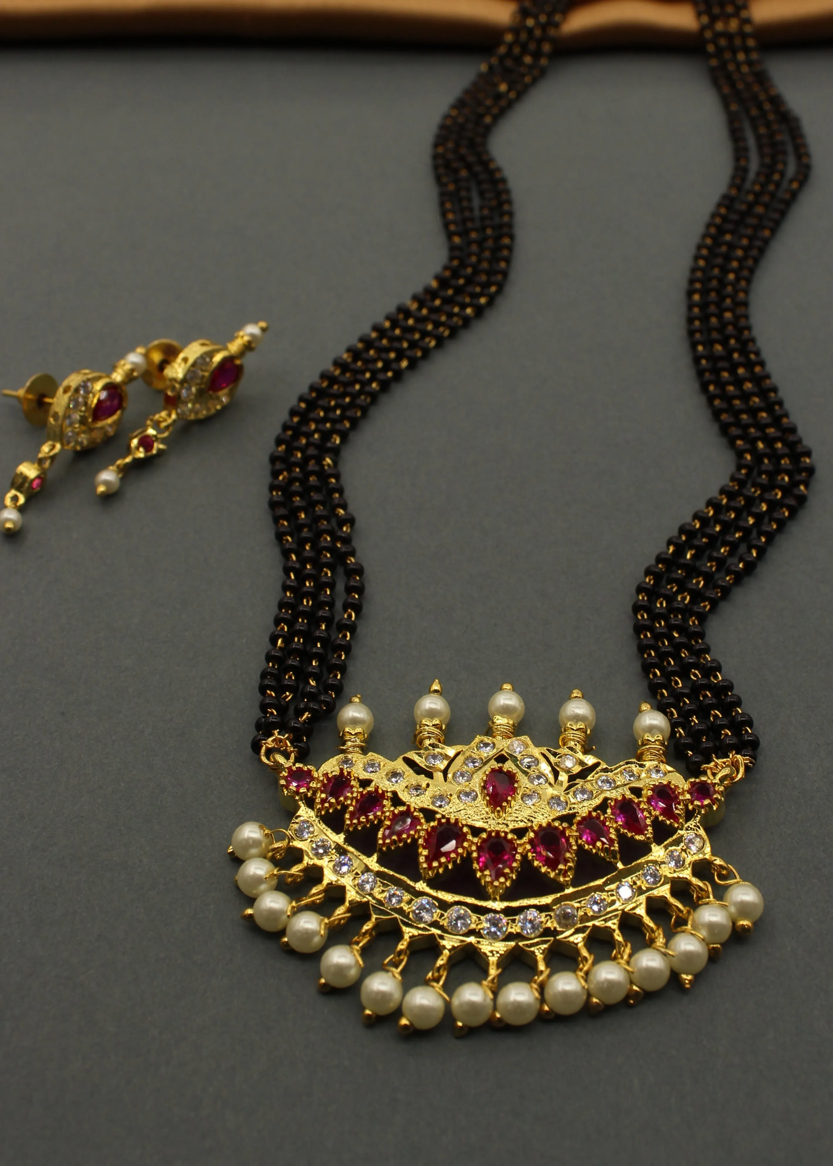 GRACEFUL DESIGNER MANGALSUTRA SET
